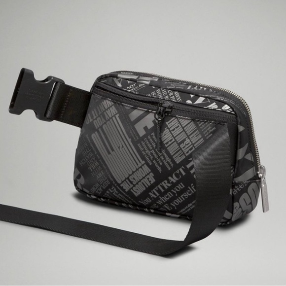🍋Lululemon Everywhere Belt Bag, *Manifesto Print, NWT - Picture 9 of 11